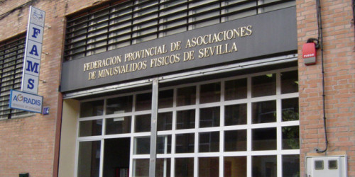 Sede de AGRADIS. SLU. Fachada principal a Calle Lino, 14